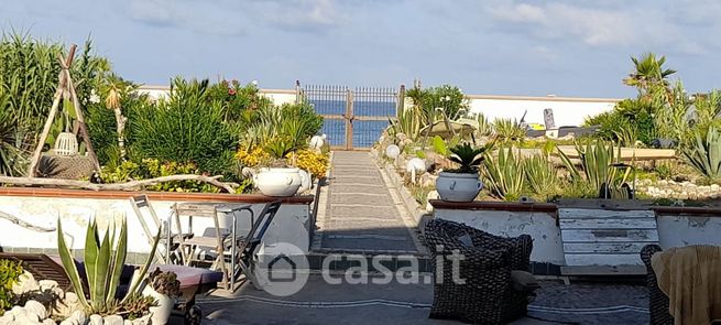 Appartamento in residenziale in Via del Mare 3