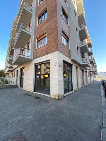 Negozio/locale commerciale in commerciale in Via Giovanni Randaccio 2