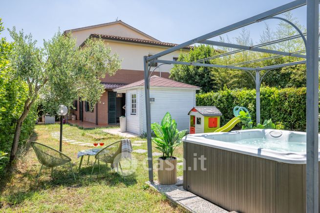 Villetta a schiera in residenziale in Via Corte Rosselmini 16