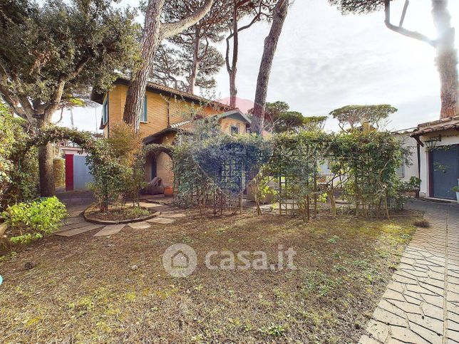 Villa in residenziale in Via Abbazia 3