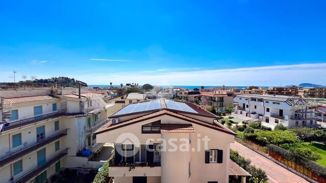 Appartamento in residenziale in Via del Mare 22