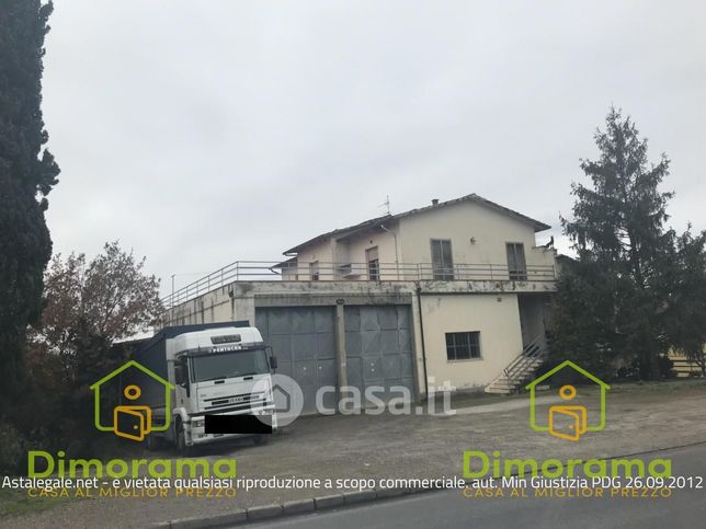 Capannone in commerciale in Via Provinciale Cerretese 108