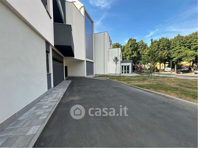 Appartamento in residenziale in Viale Cesare Battisti
