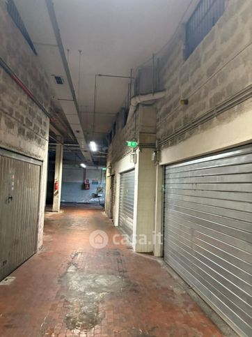 Box/posto auto in residenziale in Via della Magliana Antica