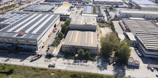 Capannone in commerciale in Via Boscofangone