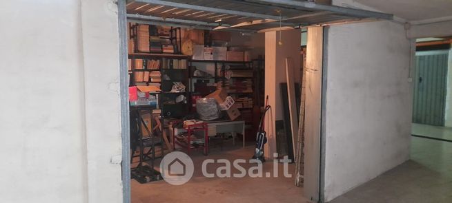 Box/posto auto in residenziale in Via Montello