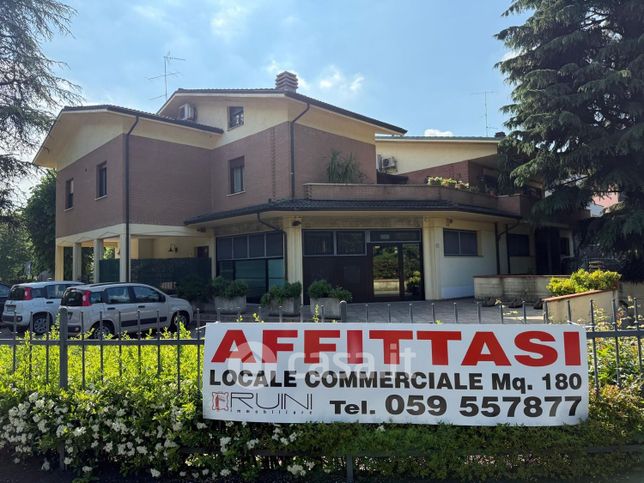 Attivitã /licenza (con o senza mura) in commerciale in Via Giardini Sud