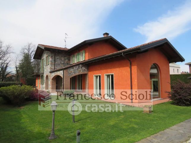 Villa in residenziale in Via dei Tigli 64