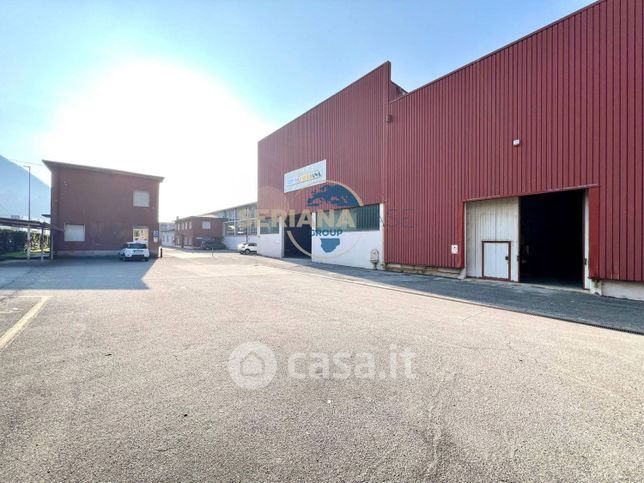 Capannone in commerciale in Via Pradella