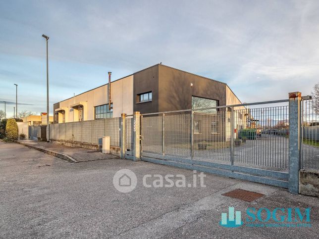 Capannone in commerciale in Via Sant'Agata 51