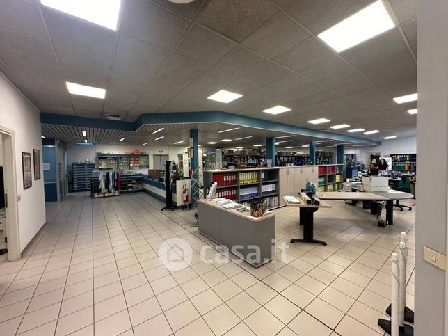 Capannone in commerciale in Via Vigentina