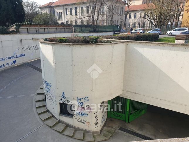 Box/posto auto in residenziale in Via Riccardo Bauer 16