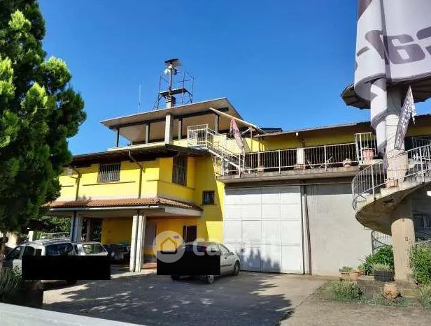 Capannone in commerciale in Via Fornaci