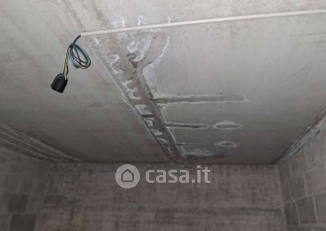 Box/posto auto in residenziale in Via Giuseppe Rondoni 22