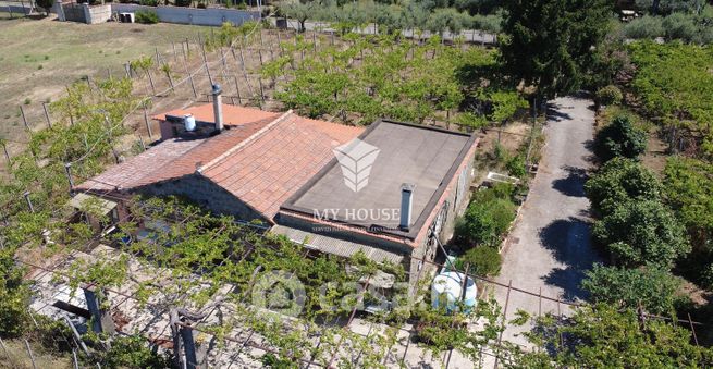 Rustico/casale in residenziale in Via Belvedere 50