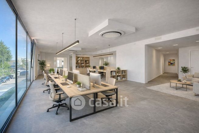 Ufficio in commerciale in Via Dott. F. Garofoli 233