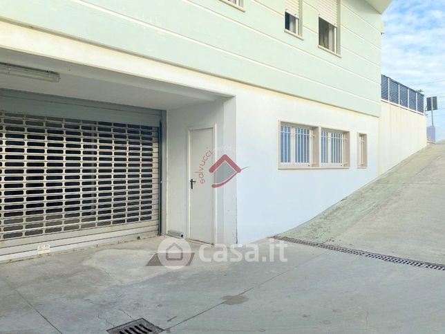 Box/posto auto in residenziale in Via Cristoforo Colombo 590