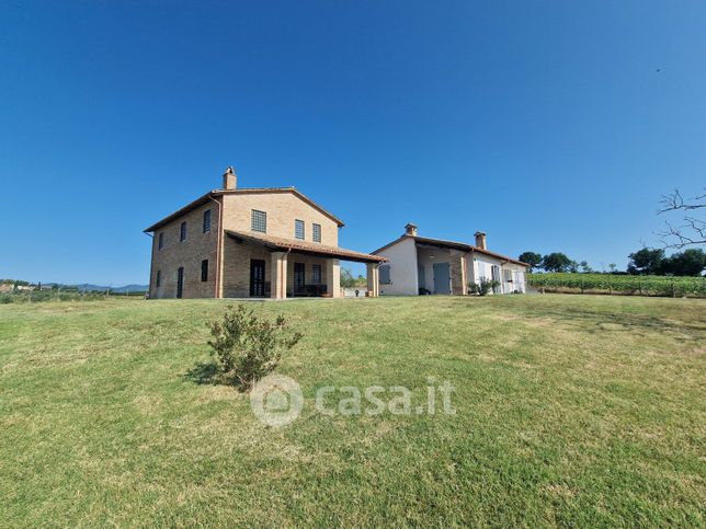 Rustico/casale in residenziale in Strada Castel dell'Aquila 3