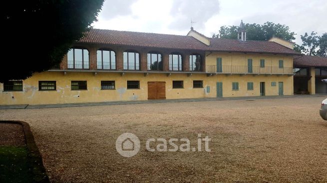 Attivitã /licenza (con o senza mura) in commerciale in Frazione Veglia 93