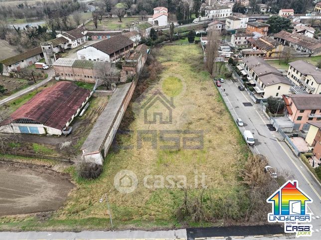 Terreno edificabile in residenziale in Via Cristoforo Colombo