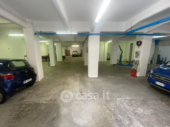 Capannone in commerciale in Via Canevari 112 R