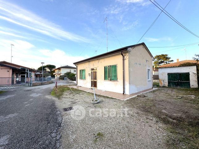 Casa indipendente in residenziale in Via Roma 5