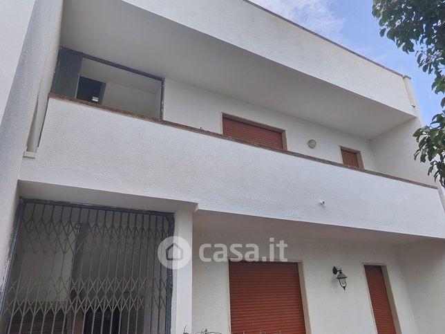 Casa bi/trifamiliare in residenziale in Corso Europa