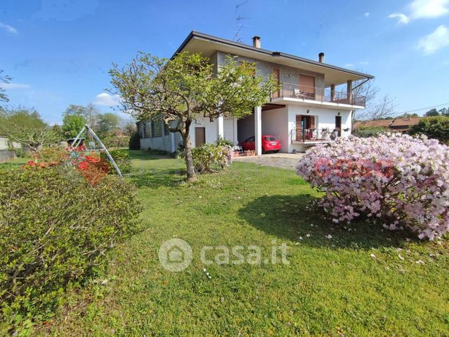Casa indipendente in residenziale in Via Ceserio