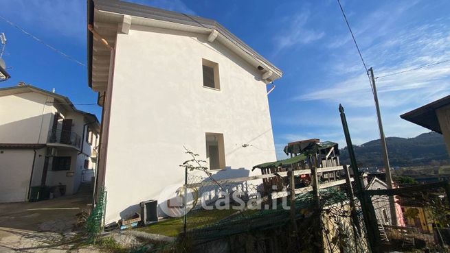 Casa indipendente in residenziale in Via Chiesa 46
