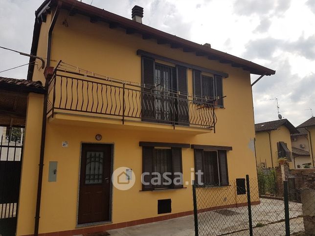 Casa bi/trifamiliare in residenziale in Via Dr. G. Mussini