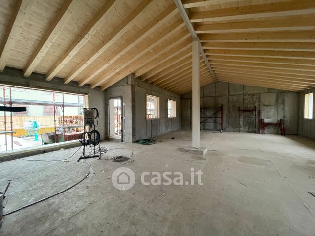 Casa bi/trifamiliare in residenziale in Via Pasubio 11