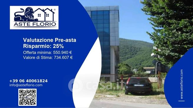 Capannone in commerciale in Via Celentane