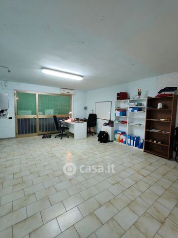 Ufficio in commerciale in Via Larga