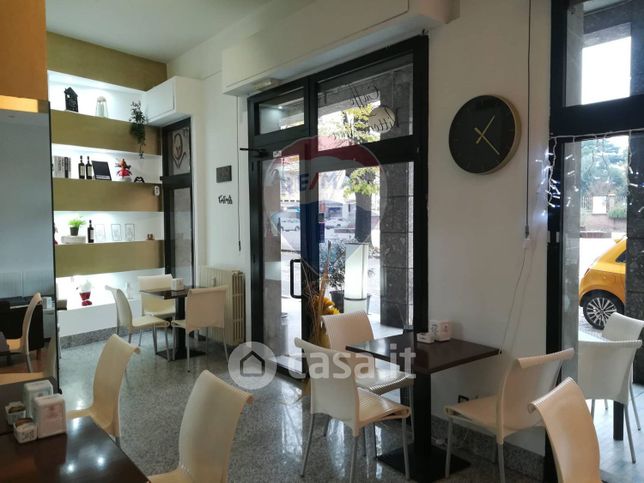 Attivitã /licenza (con o senza mura) in commerciale in Via Vittorio Veneto 13