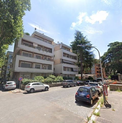 Appartamento in residenziale in Via dei Pirenei