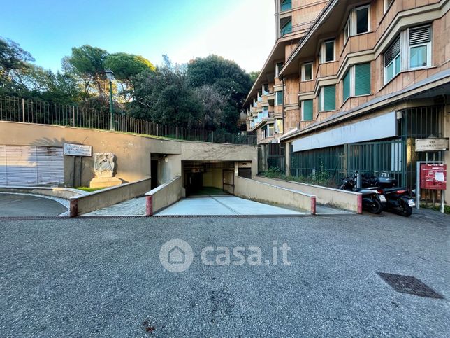 Garage/posto auto in residenziale in Via XII Ottobre 47