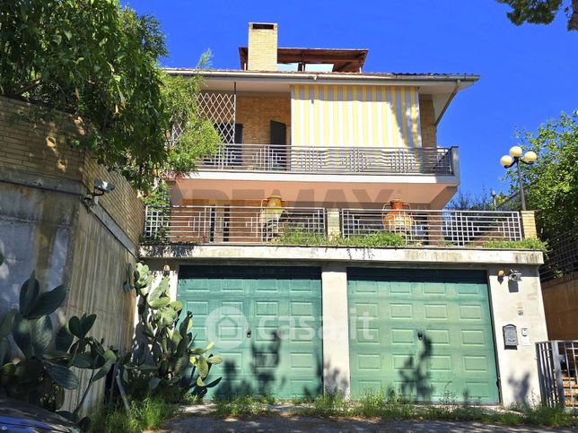 Casa indipendente in residenziale in 