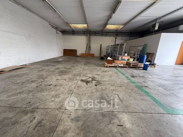 Capannone in commerciale in Via Tazio Nuvolari