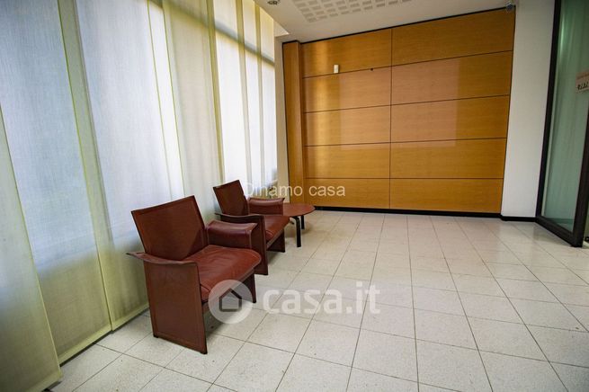 Ufficio in commerciale in 