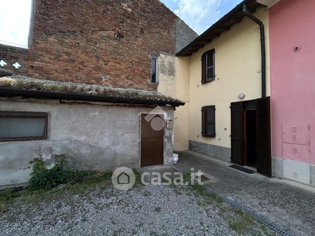 Rustico/casale in residenziale in Via G. D'Annunzio 18