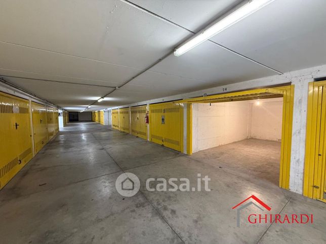 Box/posto auto in residenziale in Via Cornigliano 183 H