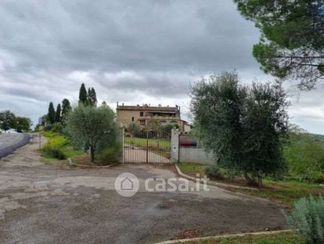 Villa in residenziale in Via Lucardese 62