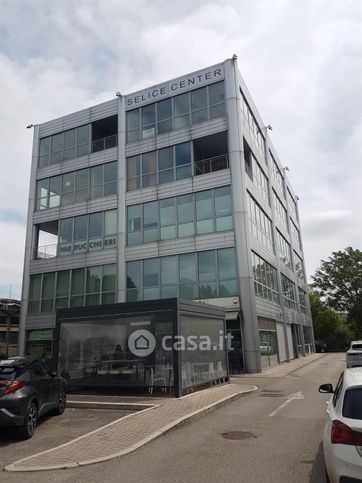 Ufficio in commerciale in Via Selice 211