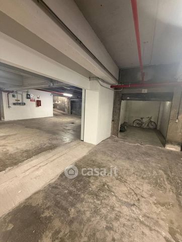 Box/posto auto in residenziale in Via Ventimiglia 41