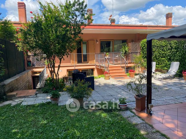Casa bi/trifamiliare in residenziale in Via Cassia 1530
