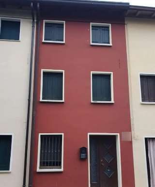 Villetta a schiera in residenziale in Via Pisana