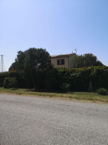 Casa bi/trifamiliare in residenziale in 