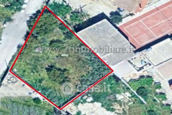 Terreno agricolo in commerciale in Viale Della Scultura