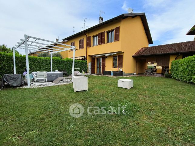 Casa bi/trifamiliare in residenziale in Via Trento