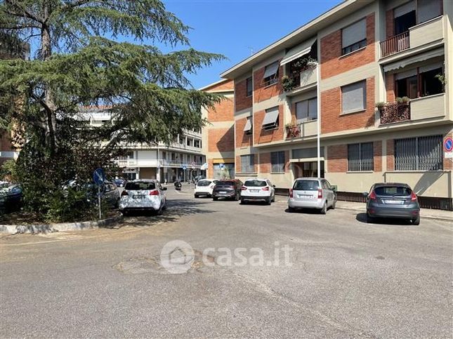 Box/posto auto in residenziale in Via Giovanni Papini